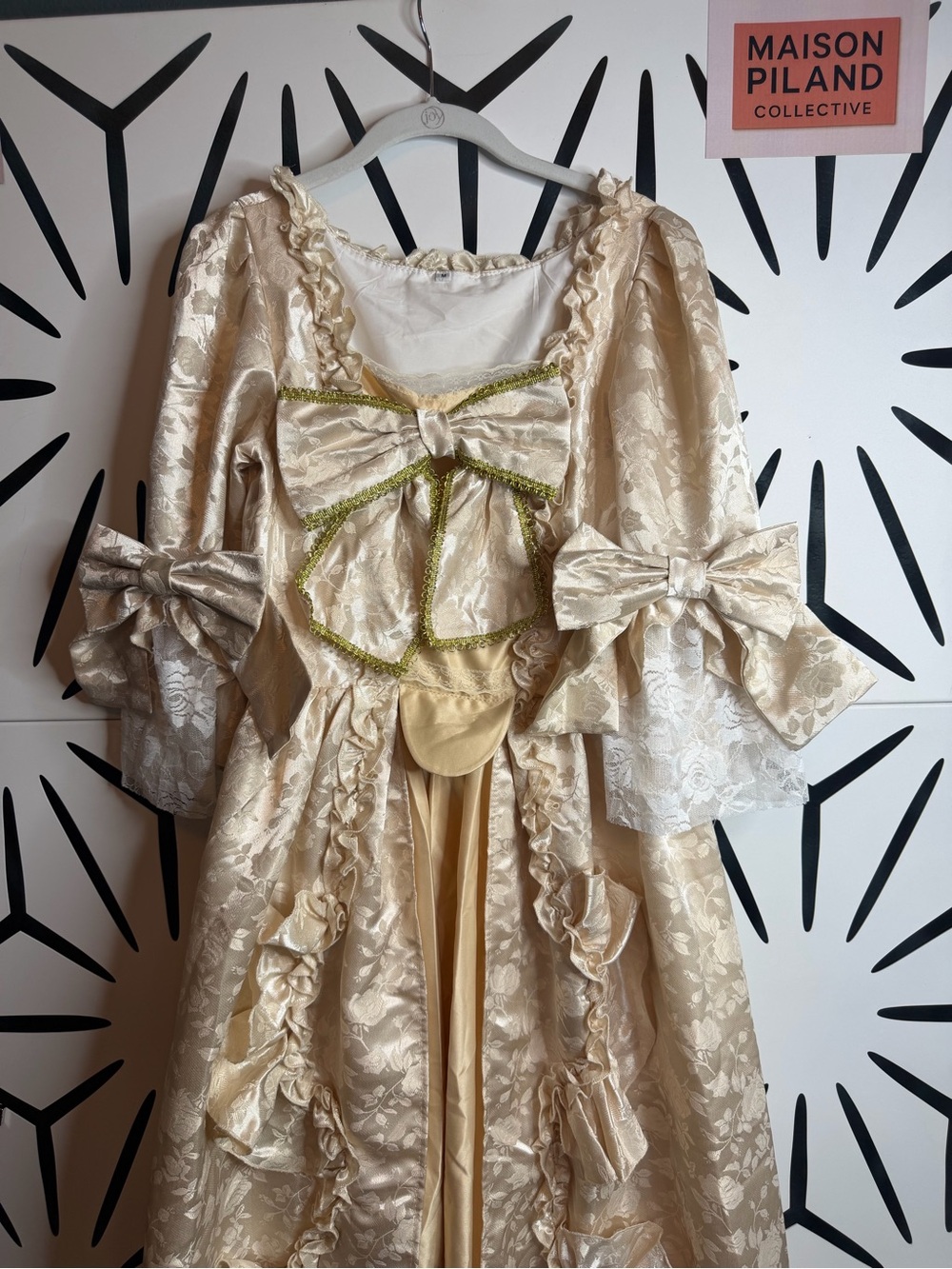 CosplayDiy Queen Marie Antoinette Rococo Ball Gown Costume
Apricot • Size M - Picture 3 of 10